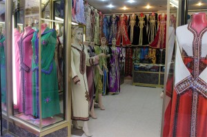 Tienda de ropa tradicional de mujer